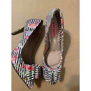 BETSY JOHNSON Summer Bow Toe Black Stripped Floral Pumps Size 10